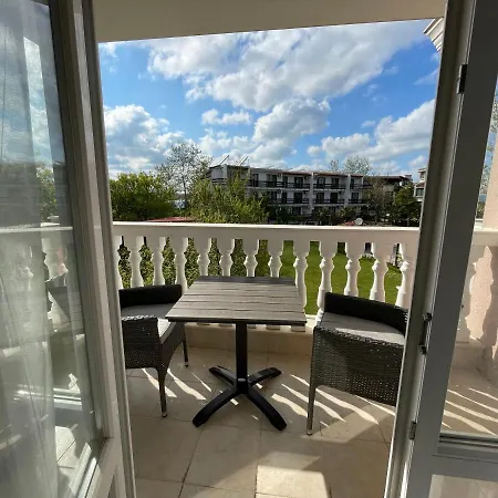 студио симона 4 - първа линия море Lozenets