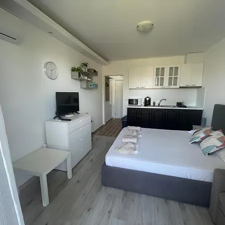 студио симона 4 - първа линия море *