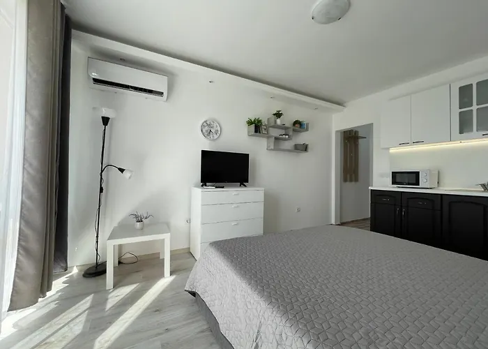 студио симона 4 - първа линия море * Лозенец